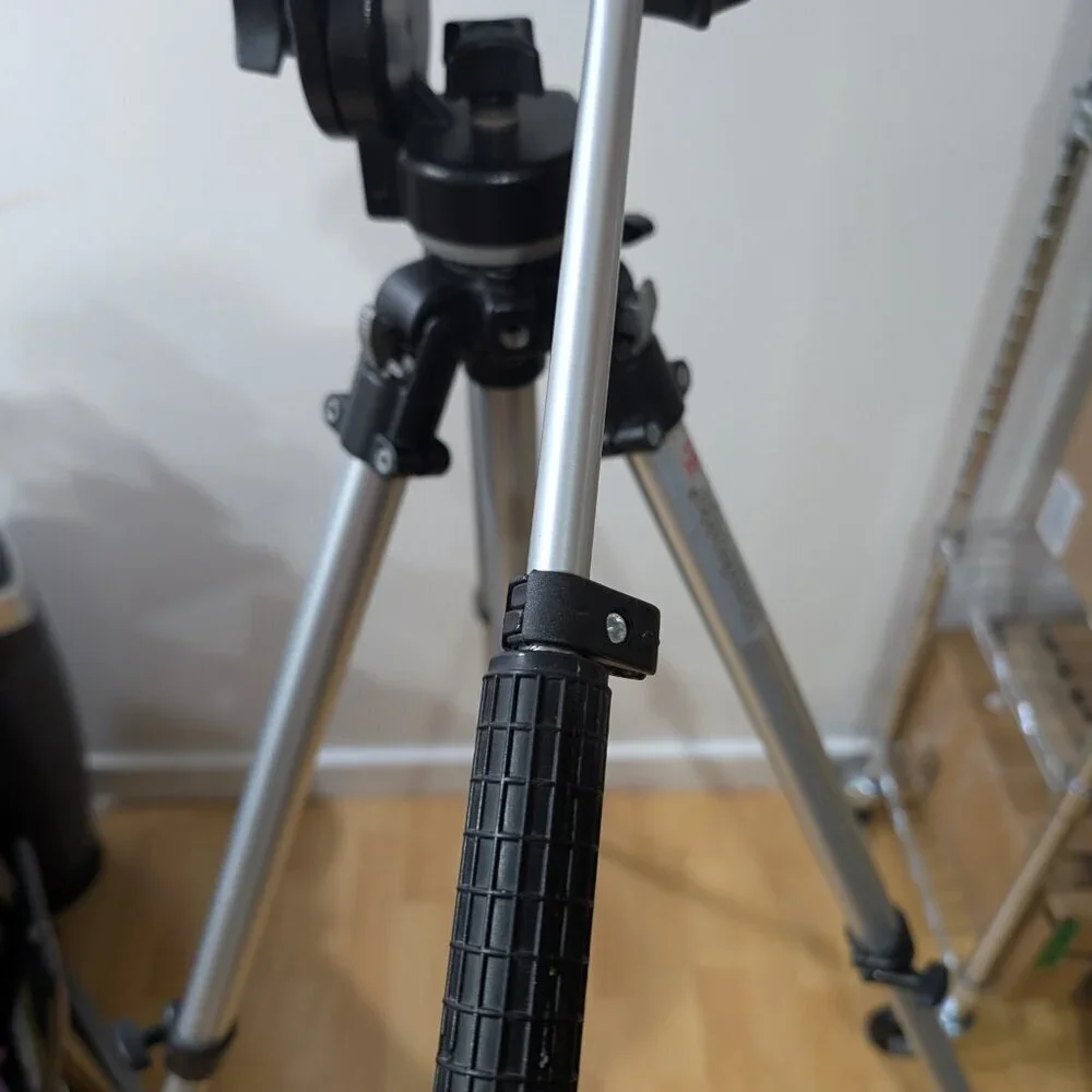 Manfrotto Art 190 Tripod with #128 fluid head - Aluminum legs Made In Italy - Picture 9 of 10